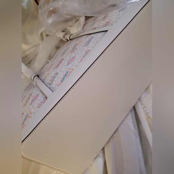 Michael Kors White Jet Set Travel Tote Bag - Picture 6 of 9